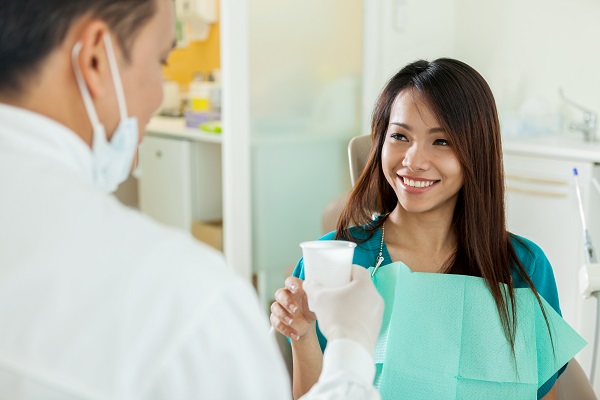 A Family Dentist In Hawthorne Answers: Should I Use Mouthwash?